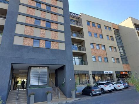 Commercial property to rent in Fourways .